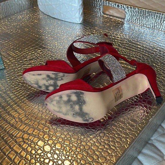 Red Heels - Picture 4 of 6